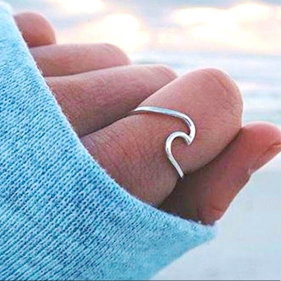 🌟Host Pick🌟 Ocean Wave Silver Ring Size 8 - Picture 15 of 15